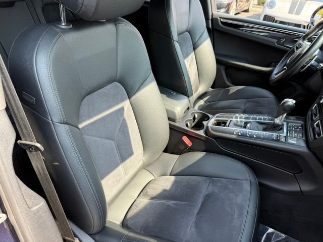 Used 2020  Porsche  image 18