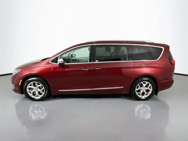 Used 2017 Red Chrysler Limited image 4