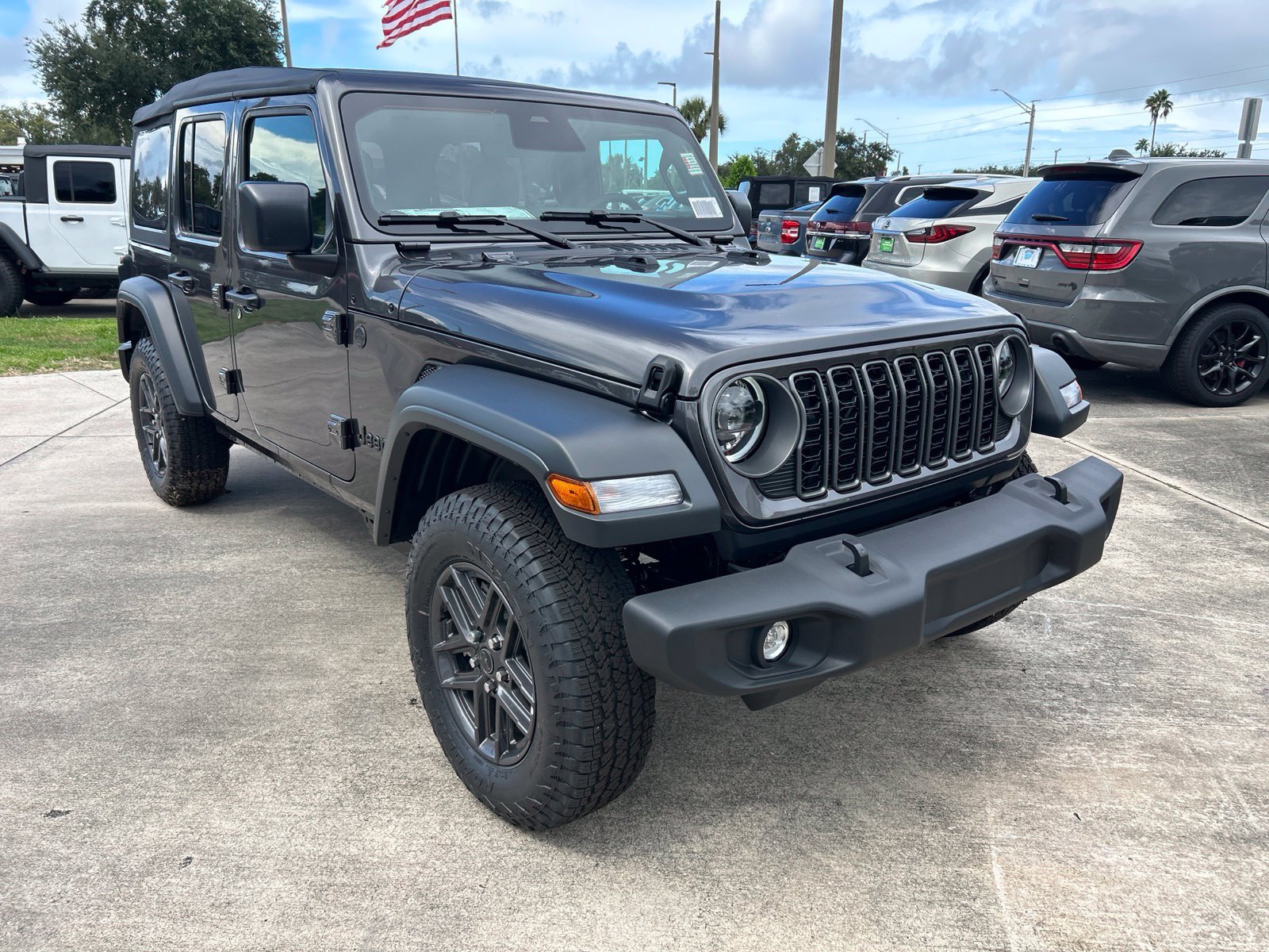 New 2027 Granite Crystal Metallic Clearcoat Jeep Sport S image 22