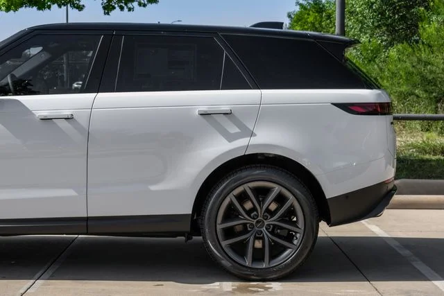 New 2026  Land Rover SE image 14