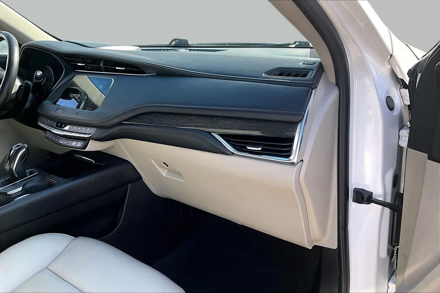 Used 2019 Crystal White Tricoat Cadillac FWD Premium Luxury image 17