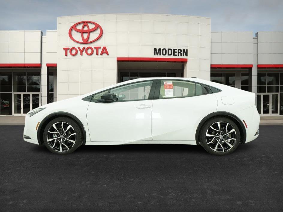 New 2026 Wind Chill Pearl Toyota XSE Premium image 9