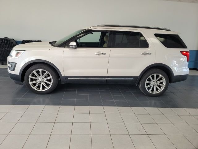 Used 2016 White Platinum Clearcoat Metallic Ford Limited image 4