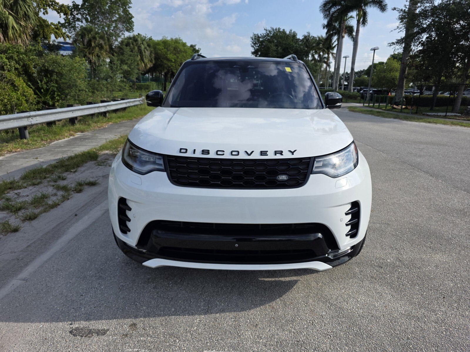 Certified Used 2022 Fuji White Land Rover HSE R-Dynamic image 8