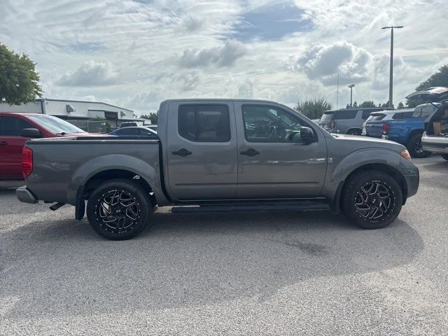 Used 2021 Gray Nissan SV image 4
