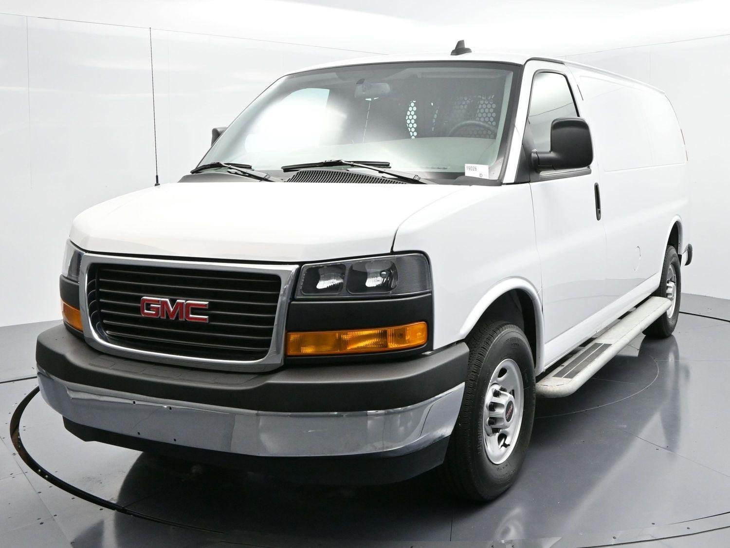 2024 Gmc Savana Cargo 2500 photo 3