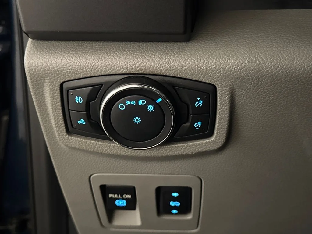 Used 2015 Blue Ford XLT image 19