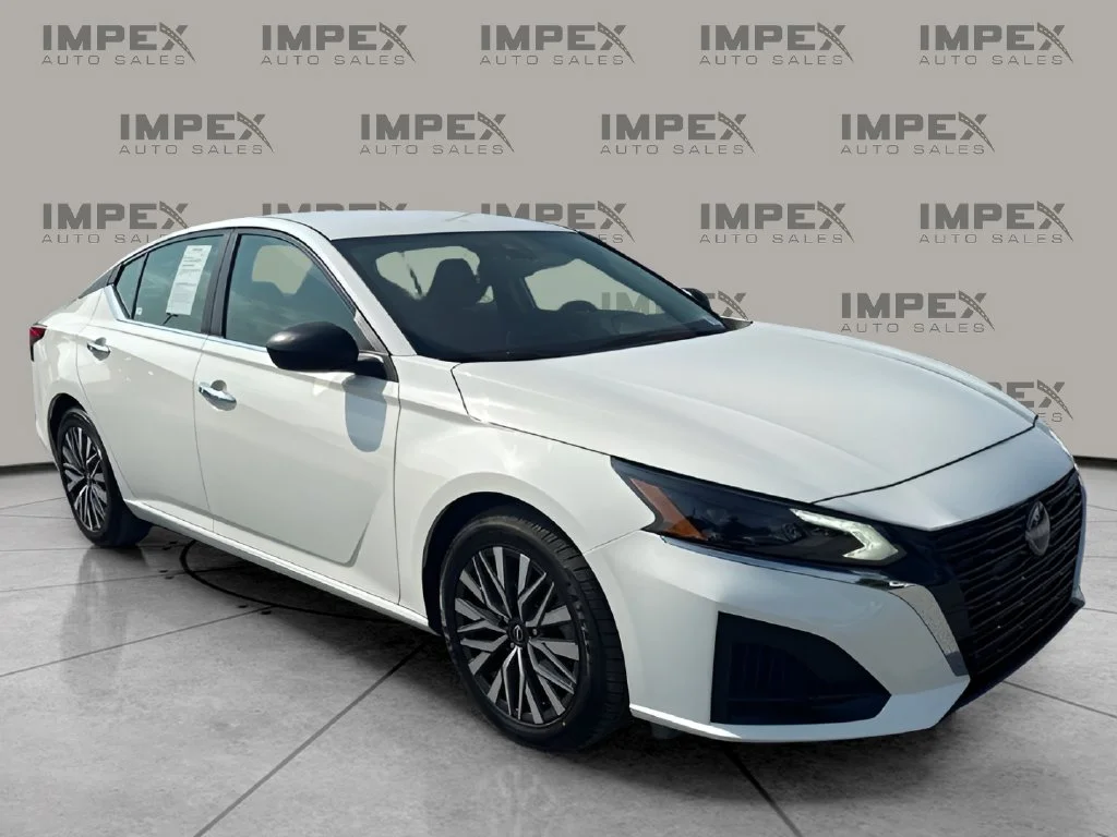 Used 2025 White Nissan 2.5 SV image 7