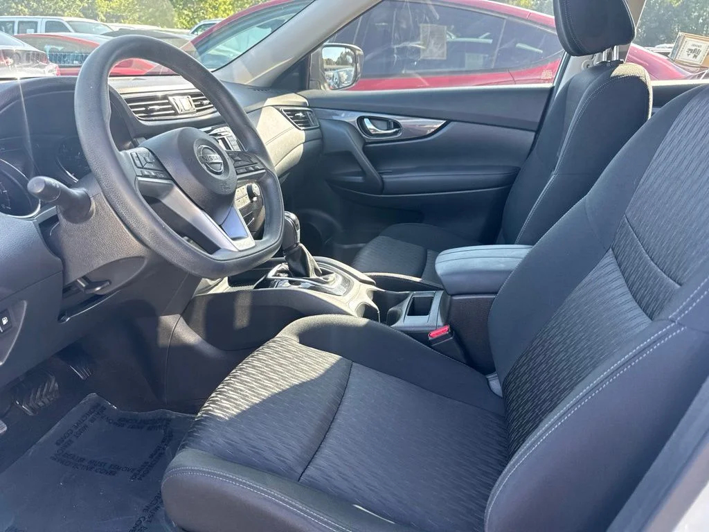 Used 2018 White Nissan S image 3