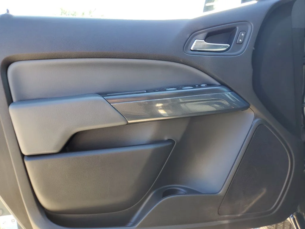 Used 2019 Gray Chevrolet Z71 image 27