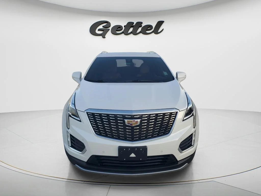 Used 2020 CRYSTAL WHITE TRICOAT Cadillac Premium Luxury FWD image 2