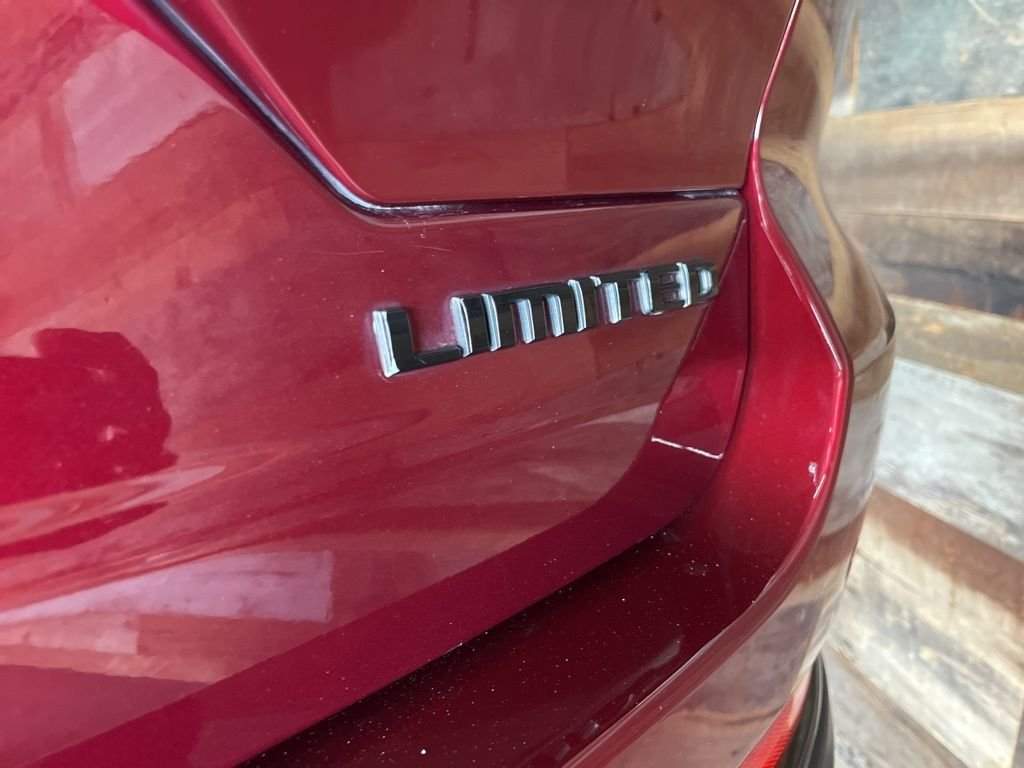 Used 2023 Velvet Jeep Limited image 25