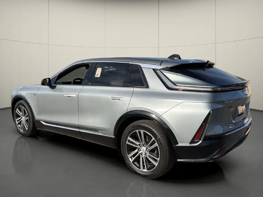 Used 2024 Silver Cadillac Luxury image 5