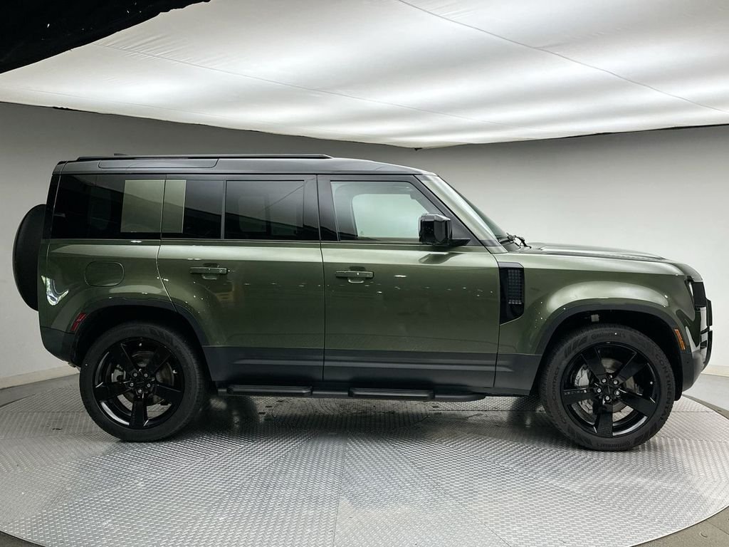 New 2026 Woolstone Green Metallic Land Rover S image 4