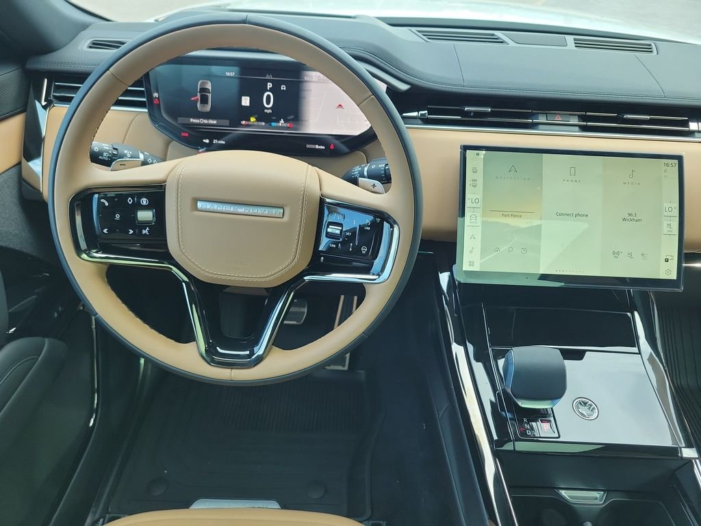 New 2026 Fuji White Land Rover Dynamic SE image 19