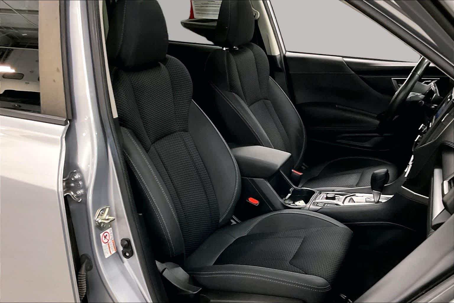 Used 2019 Ice Silver Metallic Subaru Premium image 9