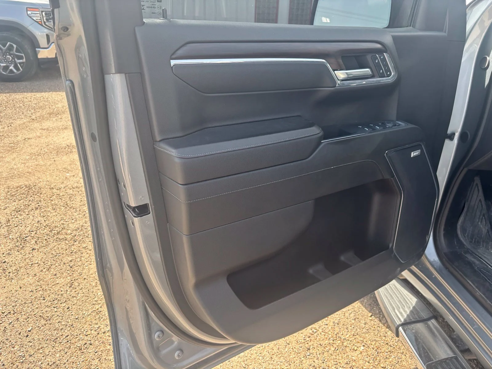 Used 2024 Silver GMC SLT image 9