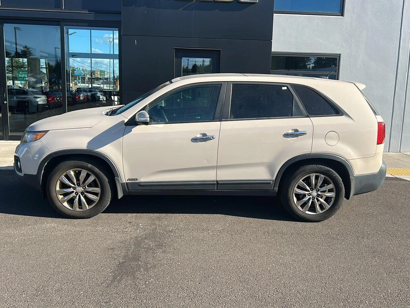 Used 2011 White Sand Beige Kia EX image 5