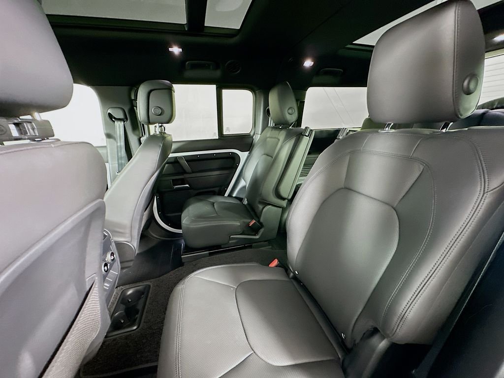 New 2026 Fuji White Land Rover X-Dynamic SE image 24