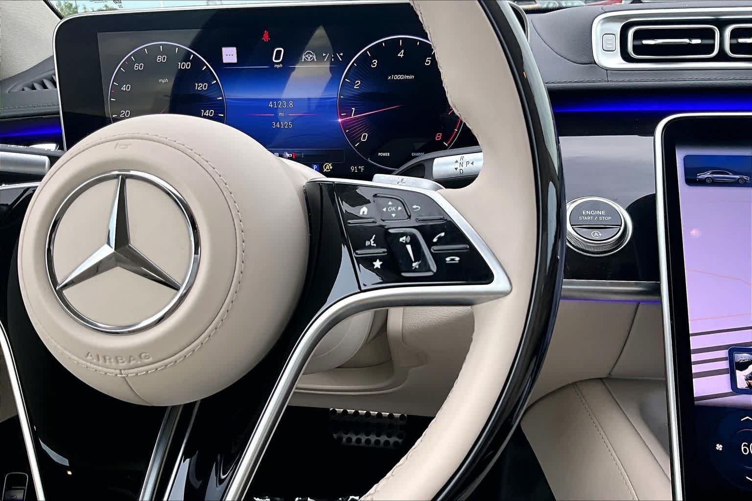 Used 2024 MANUFAKTUR Moonlight White Metallic Mercedes-Benz S 580 image 22