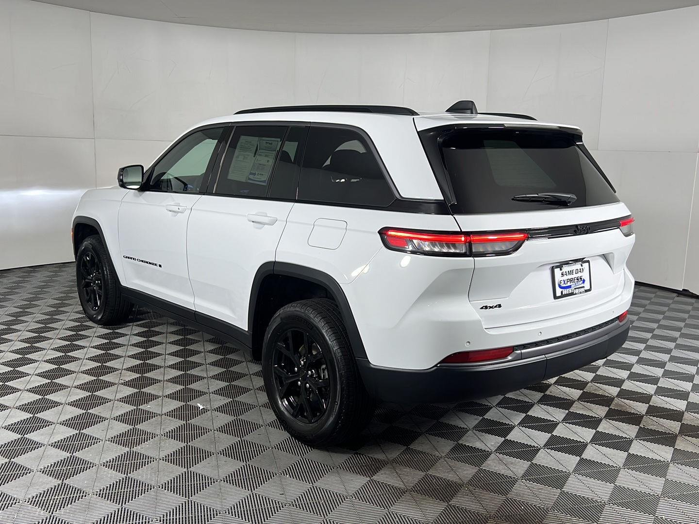 Used 2026 Bright White Clearcoat Jeep Laredo Altitude image 7
