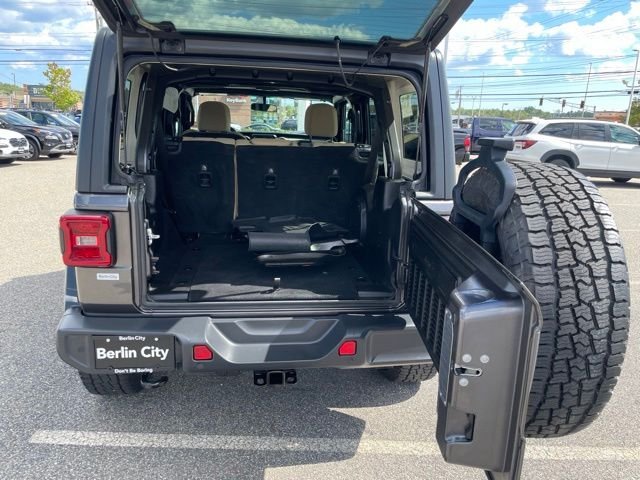 Used 2018 Crystal Metallic Jeep Unlimited Sport S image 11