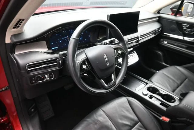 Used 2023 Red Lincoln Grand Touring image 9