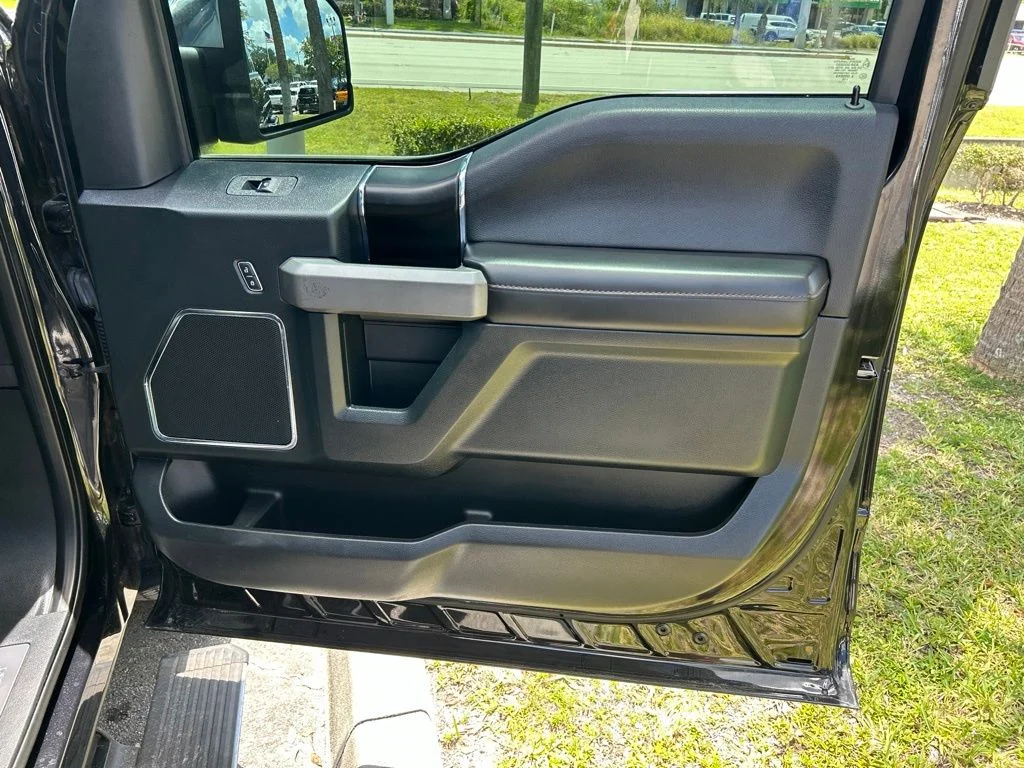 Used 2019 Black Metallic Ford Platinum image 44