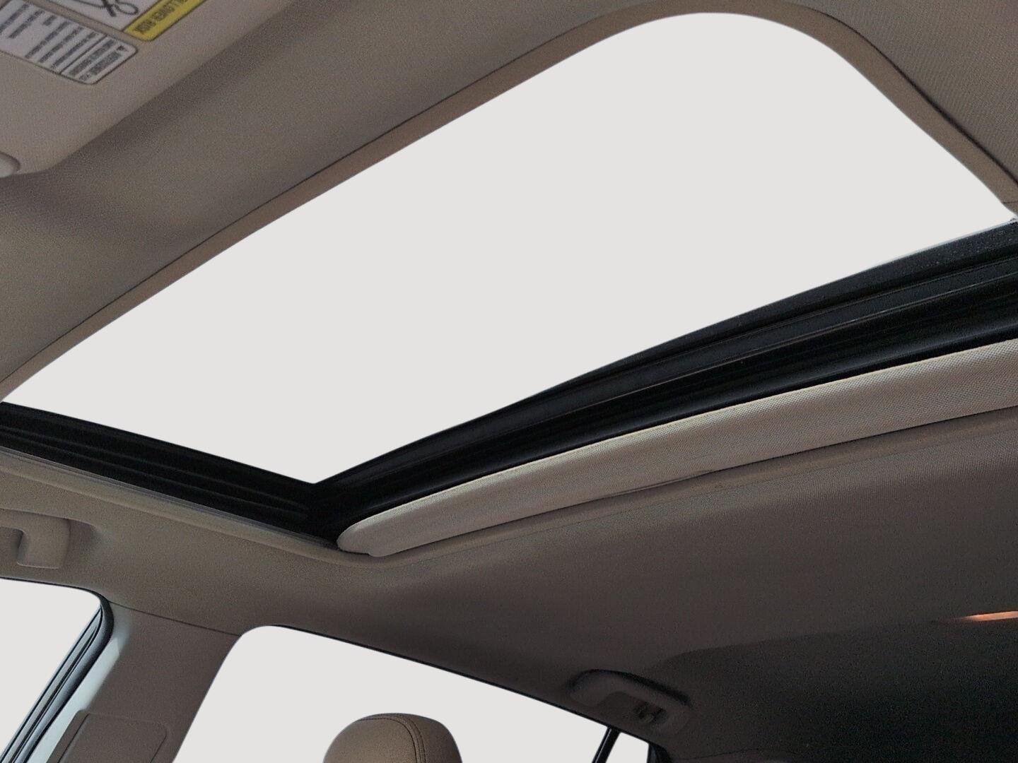 Used 2015 Pyrite Mica Toyota XLE image 6