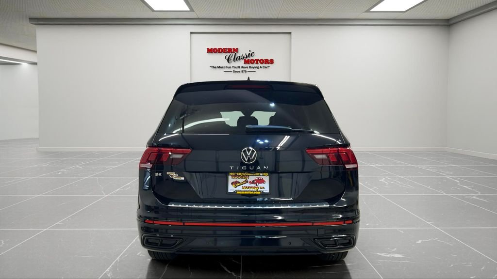 Used 2022 Black Volkswagen 2.0T SE R-Line Black image 6