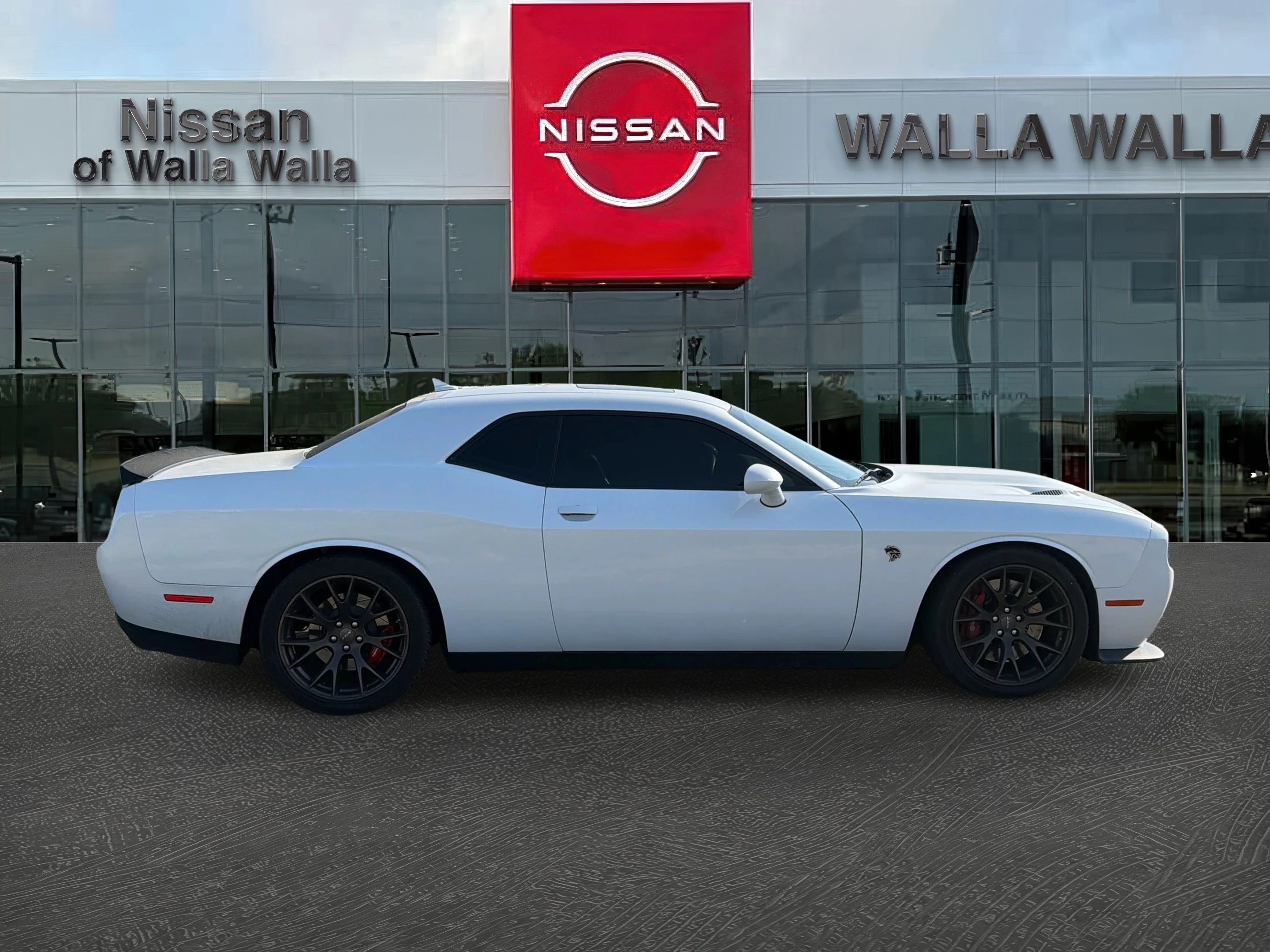 2016 Dodge Challenger SRT - Photo 8