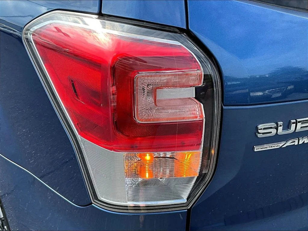 Used 2017 Quartz Blue Subaru 2.5i Premium image 24