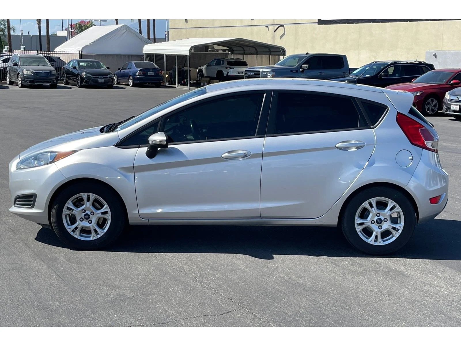 Used 2014 Ingot Silver Metallic Ford SE image 3