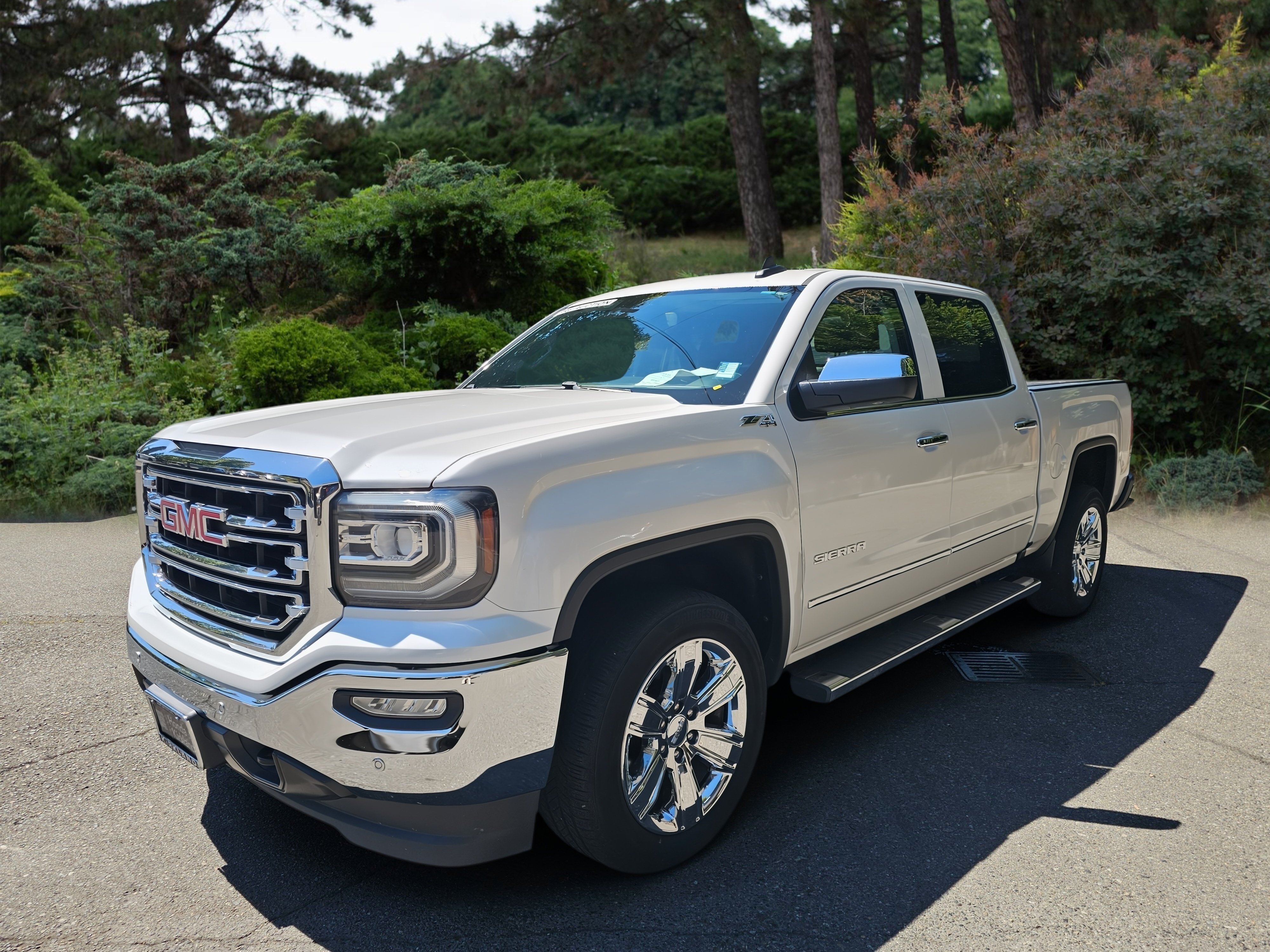 Used 2017 White Frost Tricoat GMC SLT image 3