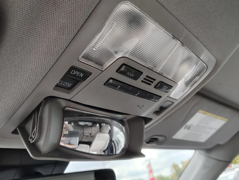 Used 2018 Silver Toyota XLE image 20