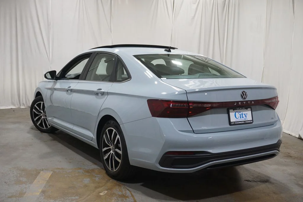 Certified Used 2025 Gray Volkswagen 1.5T SE image 7