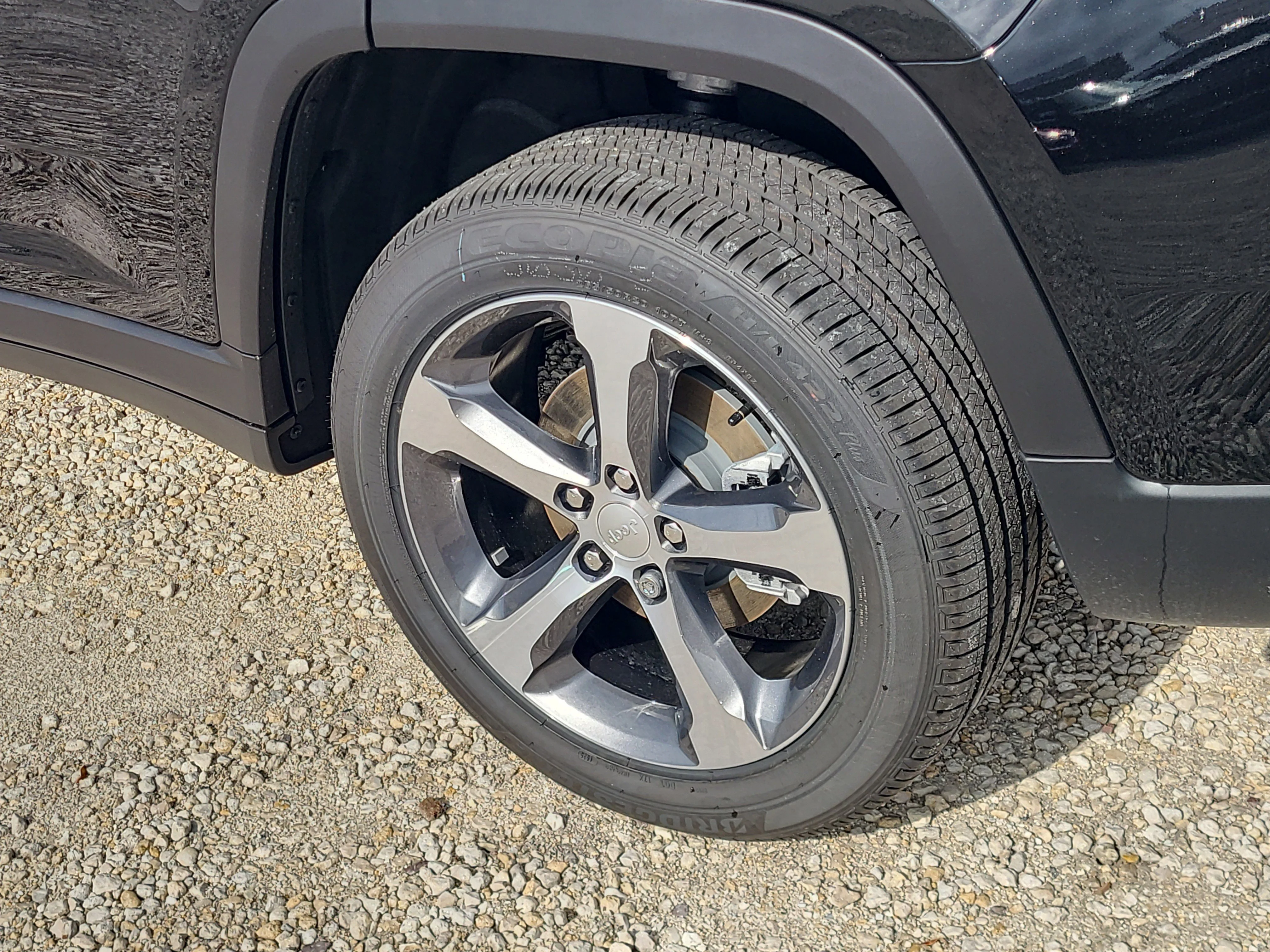 New 2026 Diamond Black Crystal Pearlcoat Jeep Limited image 5
