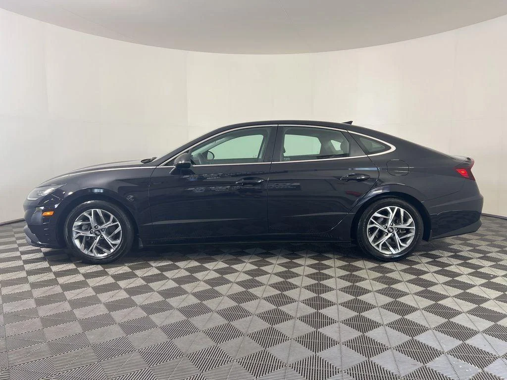 Used 2023 Carbon Blue Hyundai SEL image 29