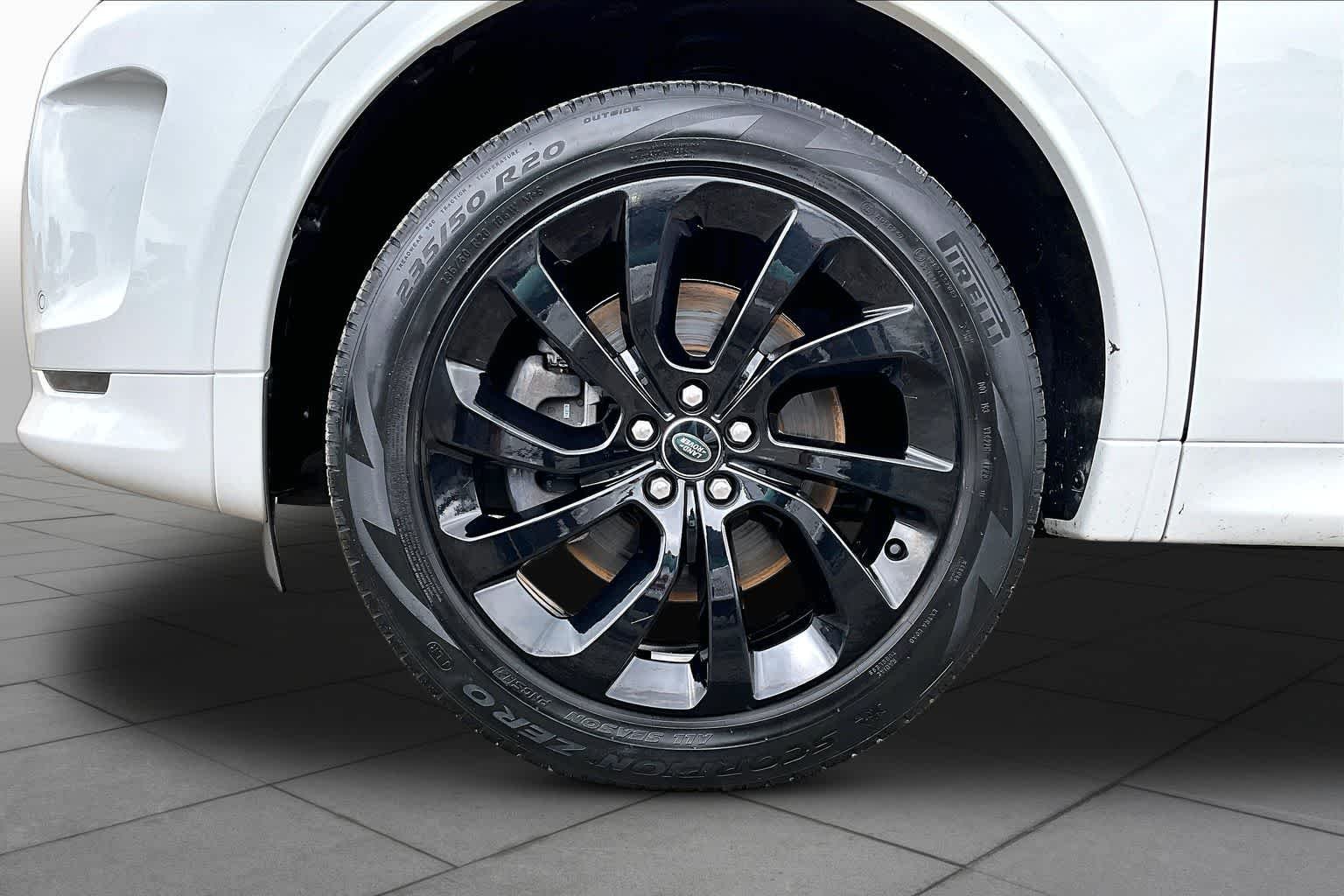 Used 2023 Ostuni Pearl White Land Rover SE R-Dynamic image 11