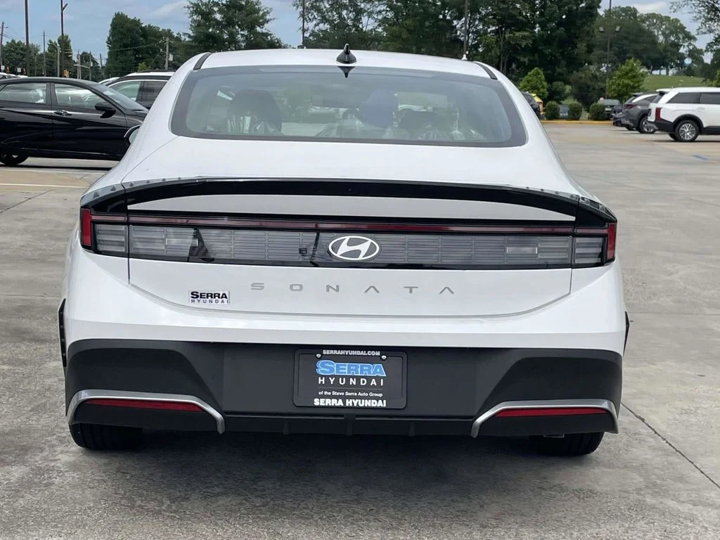 New 2026 White Hyundai SE image 4