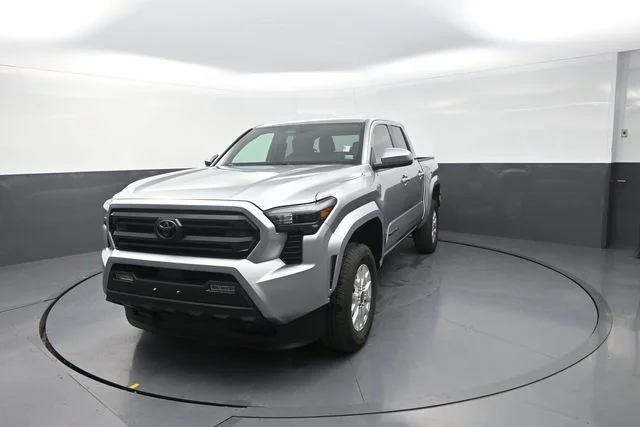 Used 2025 Silver Toyota SR5 image 37