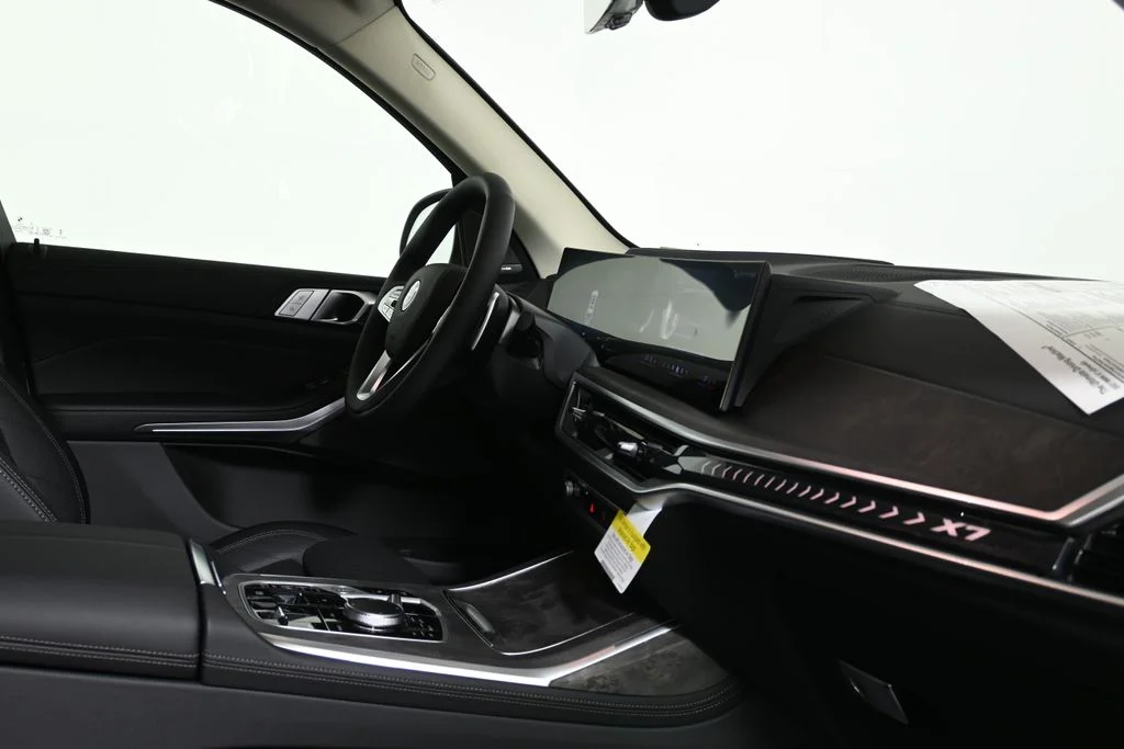 Used 2027 White BMW xDrive40i image 33