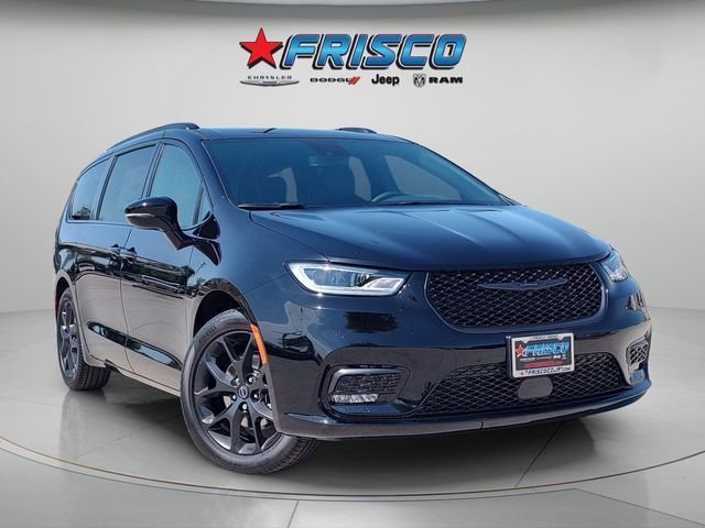 2026 Chrysler Pacifica Select's photo