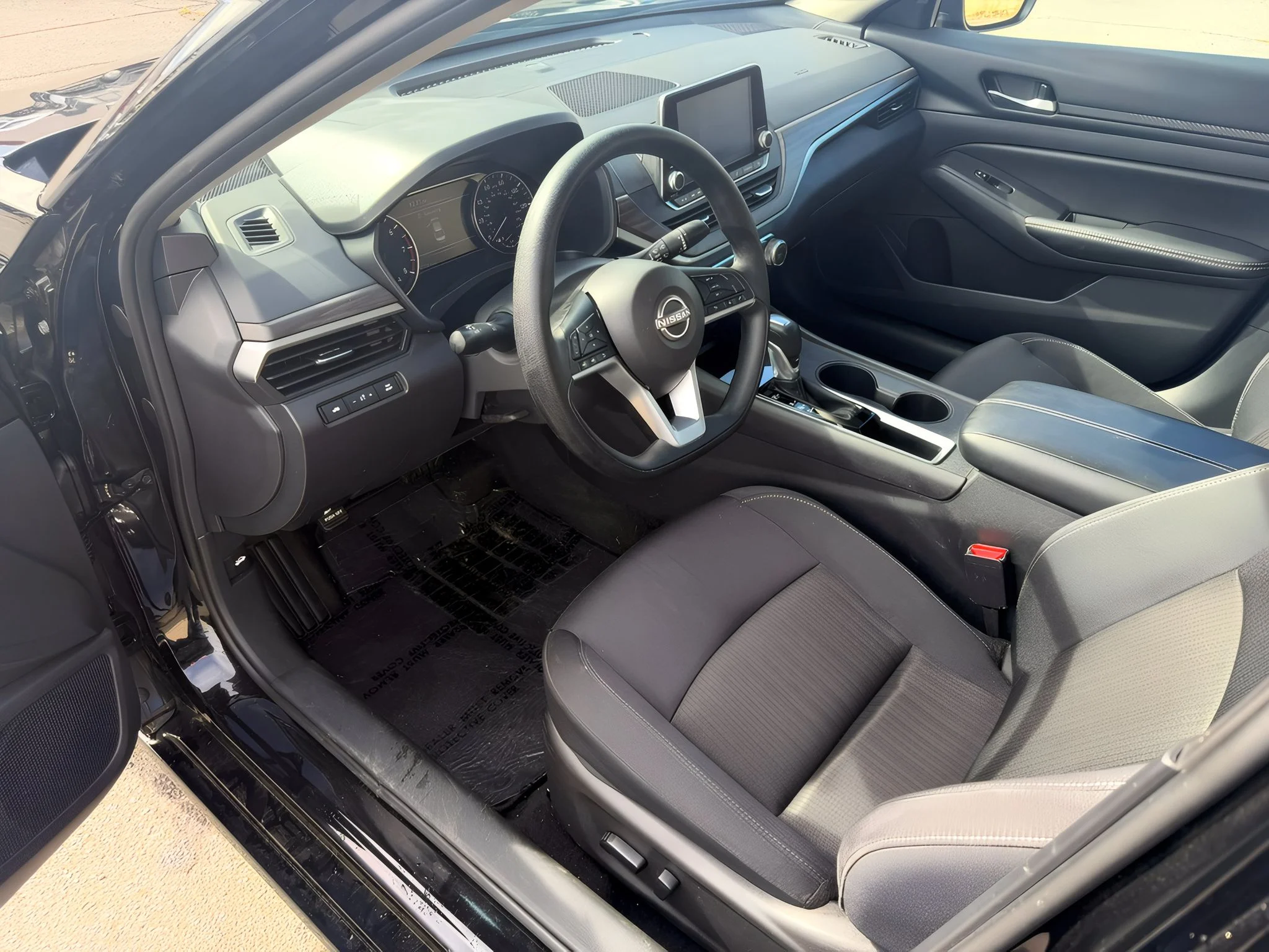 2025 Nissan Altima SV - Photo 14