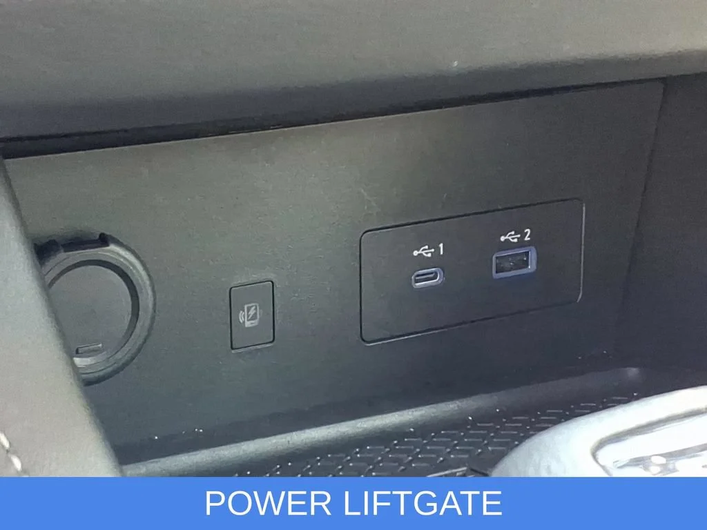 Used 2023 White Nissan Platinum 4WD image 6