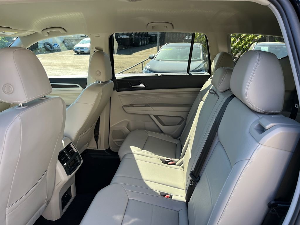2022 Volkswagen Atlas SE w/Tech - Photo 21
