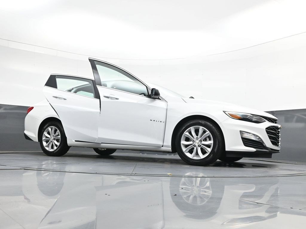 Used 2024 Summit White Chevrolet LT image 40
