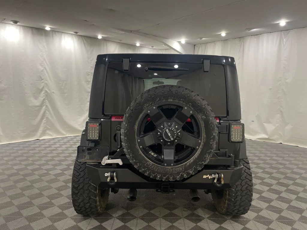 Used 2012  Jeep Rubicon image 6