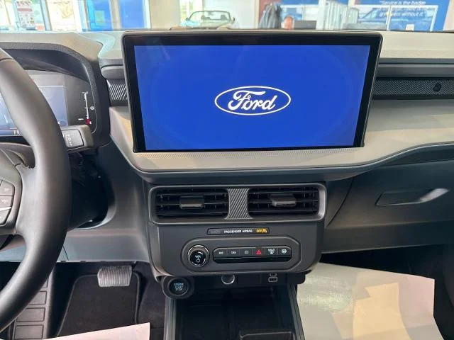 New 2026 Space White Metallic Ford XLT image 38