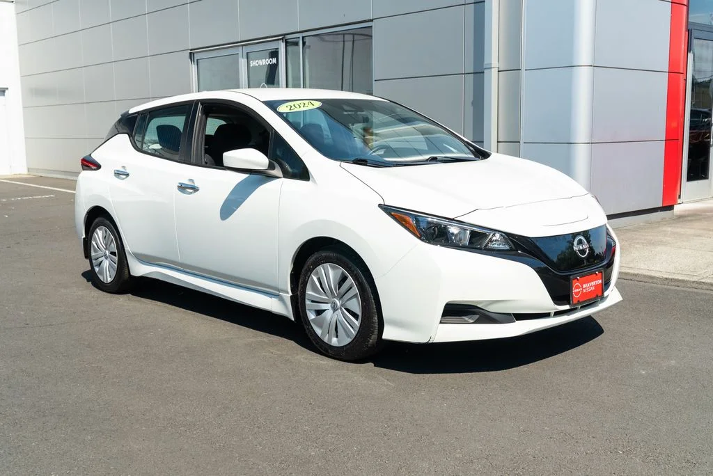 2024 Nissan Leaf S's photo